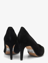 Load image into Gallery viewer, Clarks Lana Rae black suede - kunigunda.se