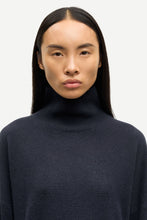 Load image into Gallery viewer, Samsoe Samsoe Nola turtleneck cashmere mörkblå