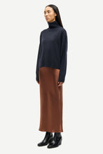 Load image into Gallery viewer, Samsoe Samsoe Nola turtleneck cashmere mörkblå