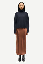 Load image into Gallery viewer, Samsoe Samsoe Nola turtleneck cashmere mörkblå