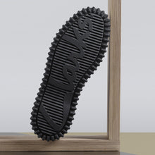 Load image into Gallery viewer, Clarks Torhill Bee black patent leather
