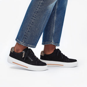 Clarks Hollyhook zip black nubuck
