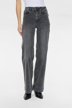 Load image into Gallery viewer, Nümph Nuparis jeans 28" , 32" black wash