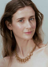 Load image into Gallery viewer, WOS Beata single earring gold