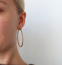 Load image into Gallery viewer, WOS Janet hoop gold 55 mm