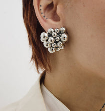 Load image into Gallery viewer, WOS Manilla earrings silver