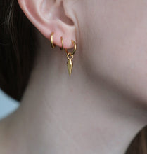 Load image into Gallery viewer, Wos Siri single earrings Silver/Gold
