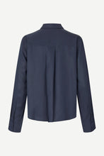 Load image into Gallery viewer, Samsoe Samsoe Samina shirt mörkblå