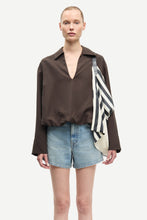 Load image into Gallery viewer, Samsoe Samsoe Sadaphne topp mulch brun