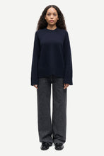 Load image into Gallery viewer, Samsoe Samsoe Sakeiku sweater salute mörkblå